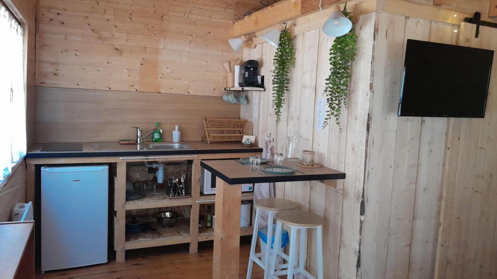 La Cabane En Bois Tourves Exteriör bild