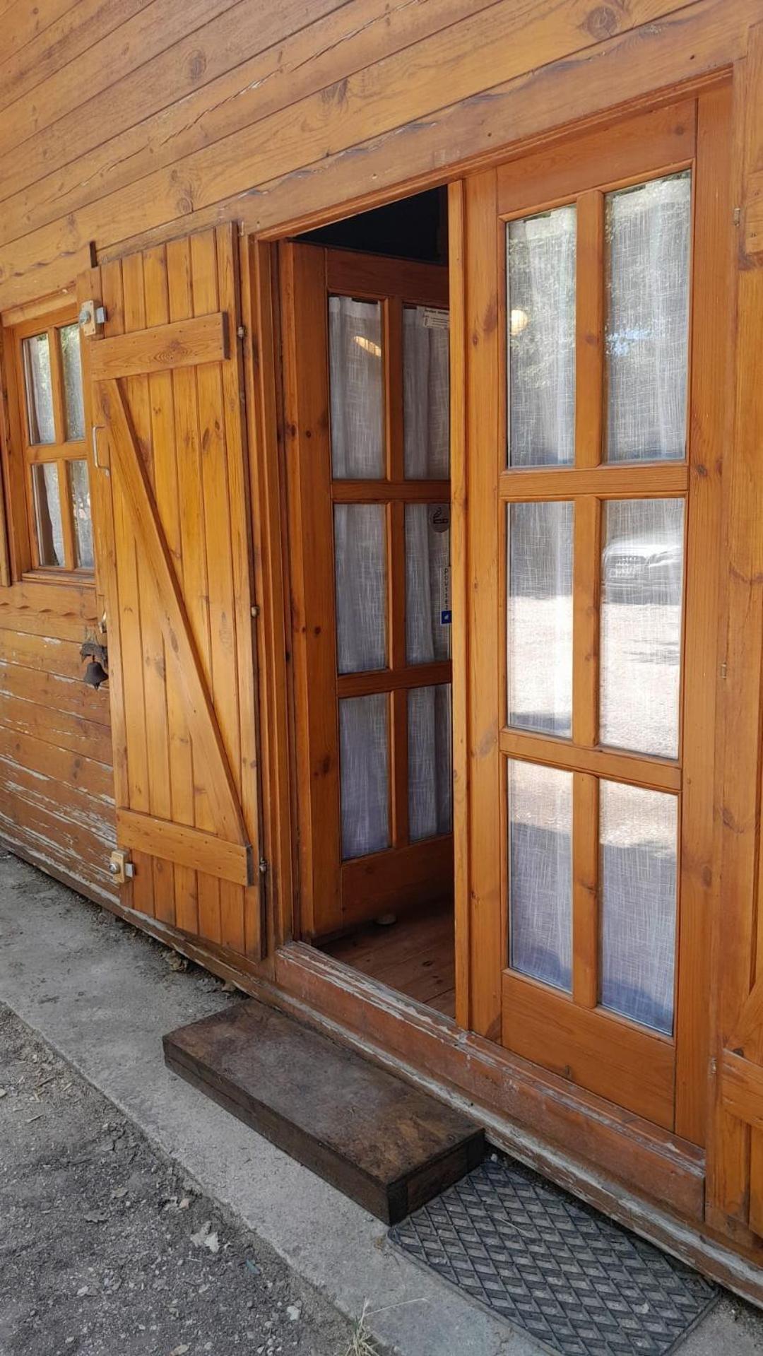 La Cabane En Bois Tourves Exteriör bild